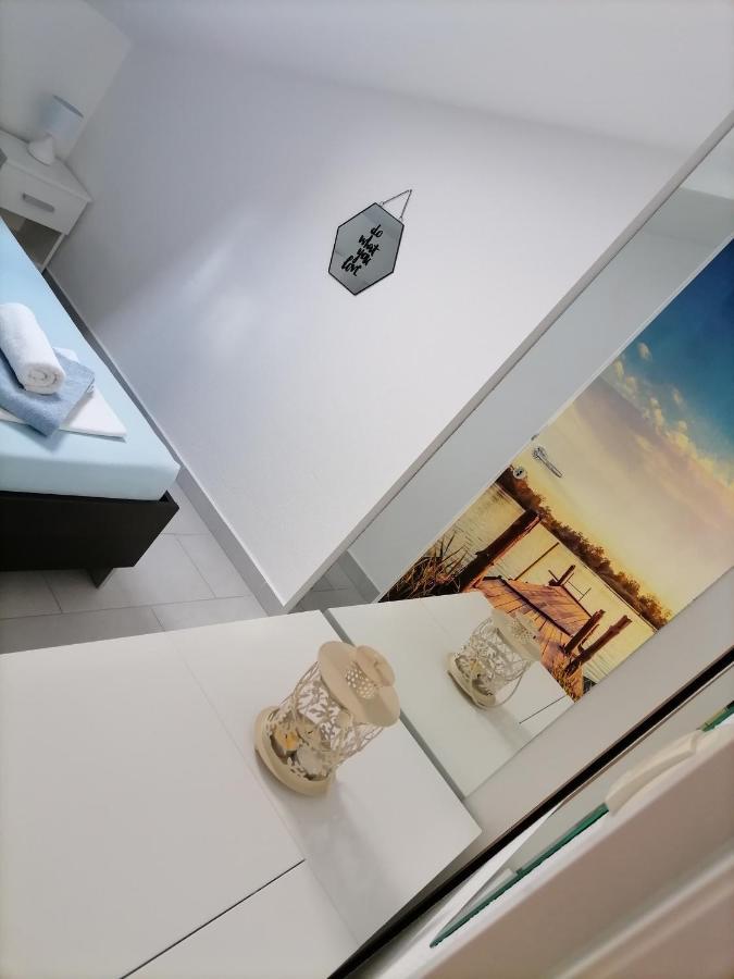 Apartman Sutalo Komarna Eksteriør bilde