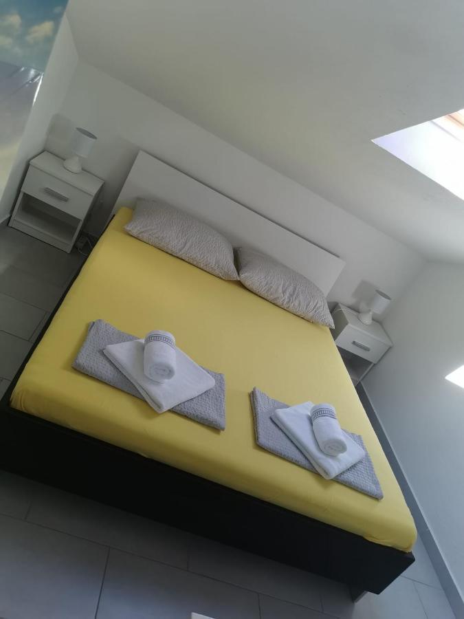 Apartman Sutalo Komarna Eksteriør bilde
