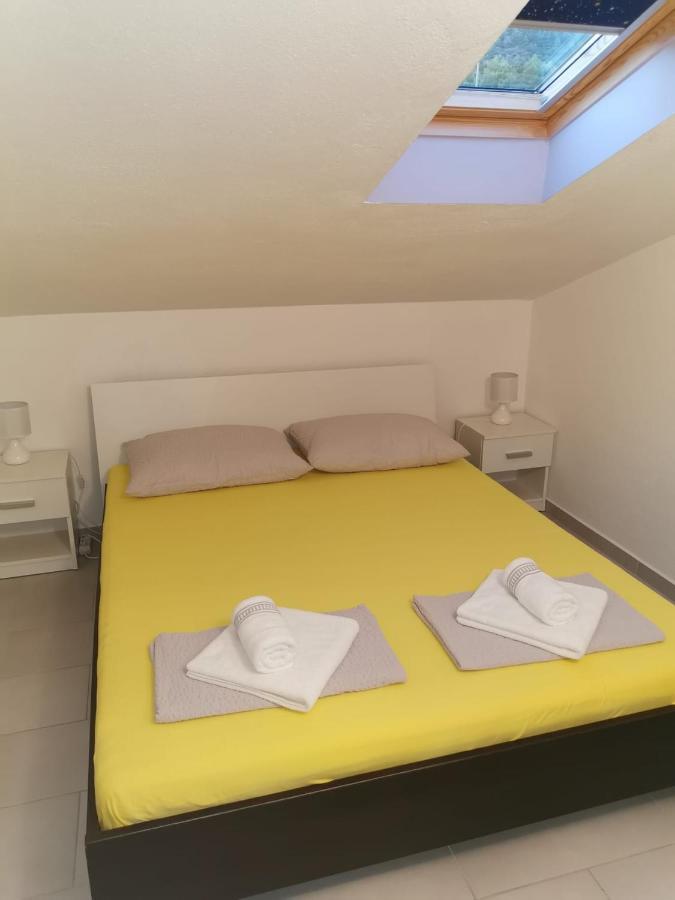 Apartman Sutalo Komarna Eksteriør bilde