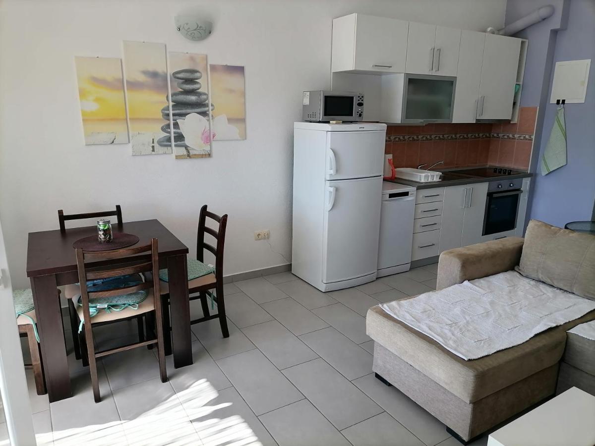 Apartman Sutalo Komarna Eksteriør bilde
