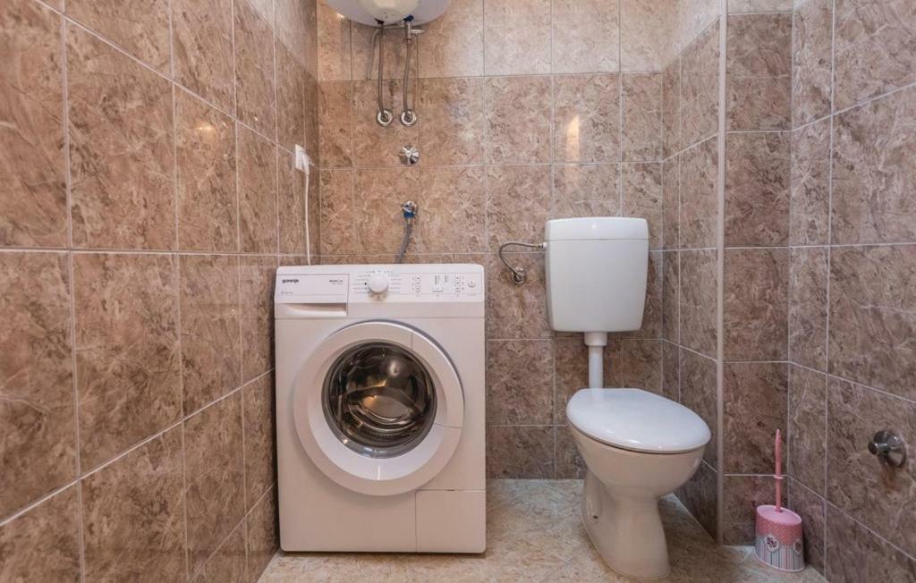 Apartman Sutalo Komarna Eksteriør bilde